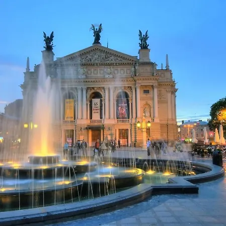 милі з ремонтом в центрі! супер ціна! Lviv