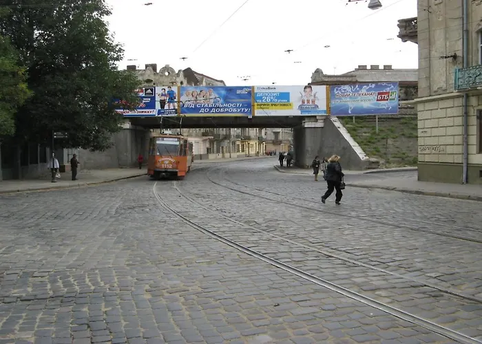 милі з ремонтом в центрі! супер ціна! * Lviv